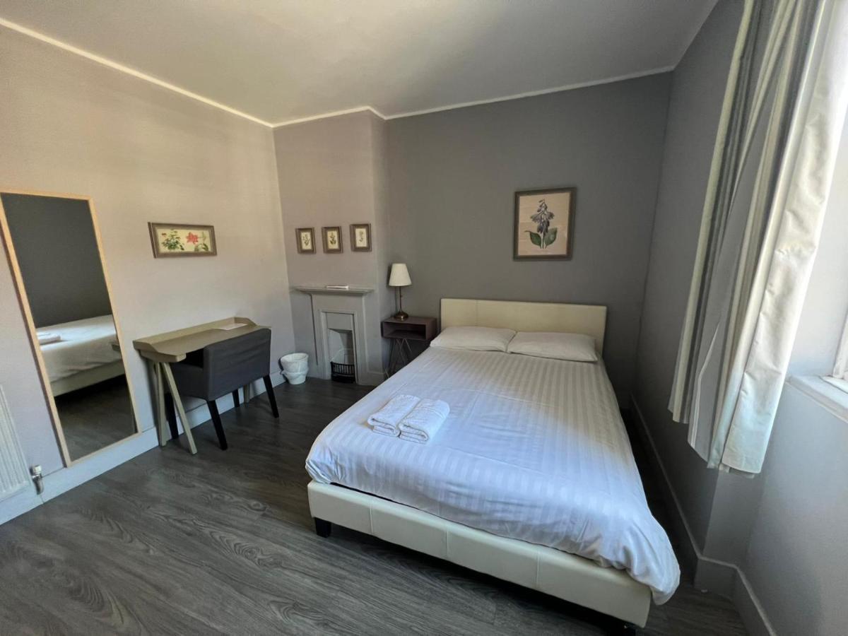 Petticoat Accommodations London Bagian luar foto